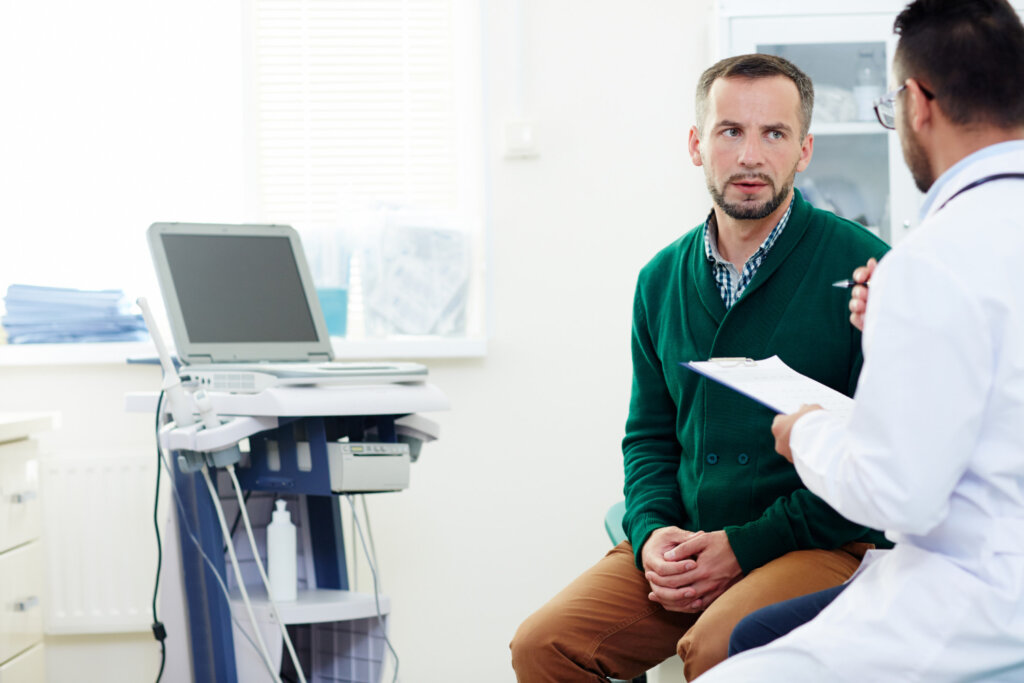 Doctor delivering diagnosis to patient